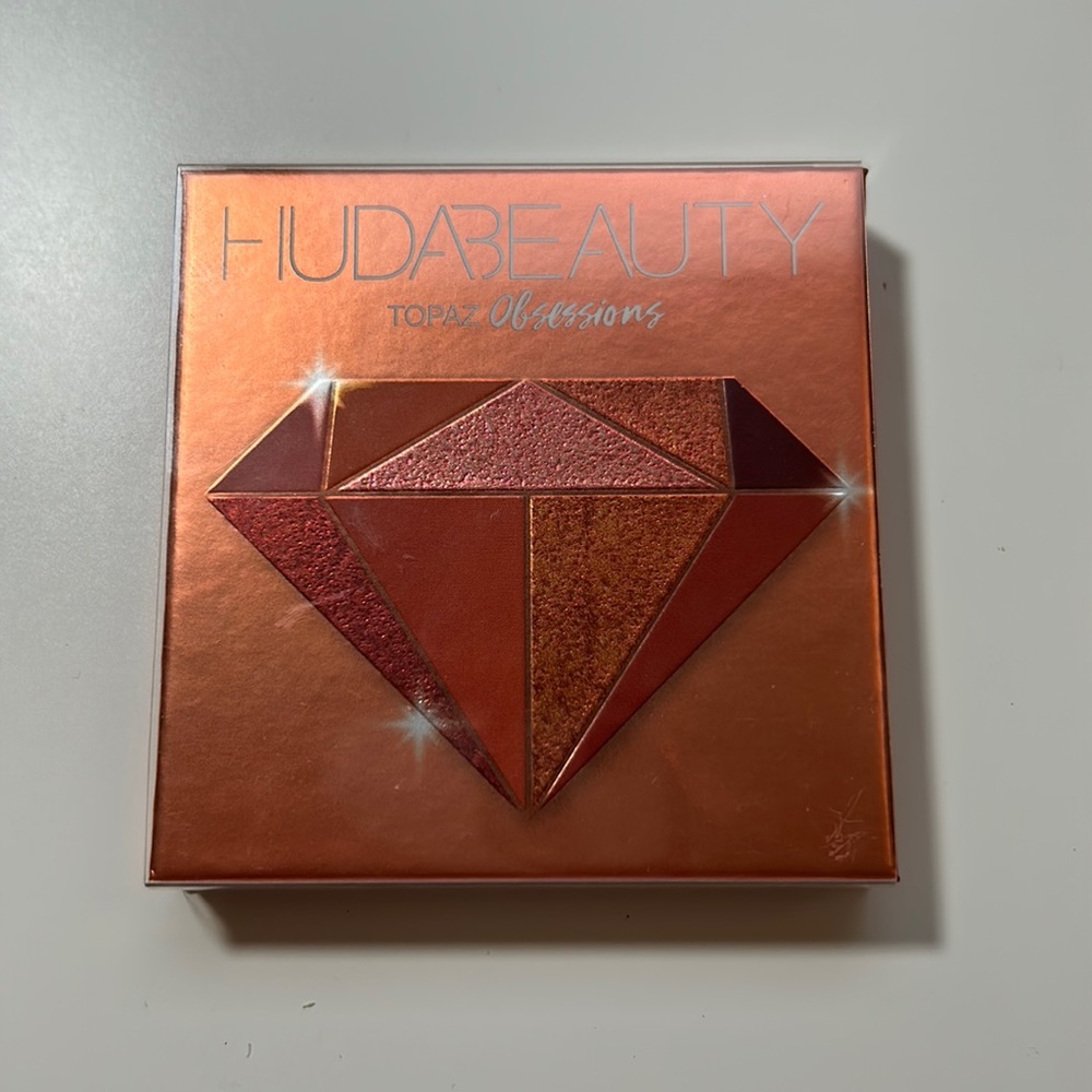 Huda Beauty Topaz Obsessions Eyeshadow Palette